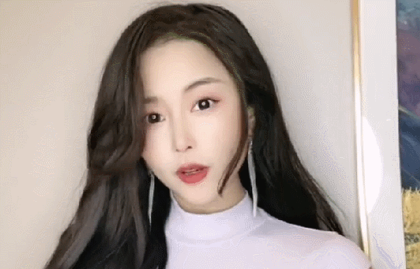 吃糖吐泡泡