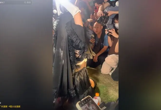 广州萤火虫漫展乱象事件视频,主角黑色修女正面照片