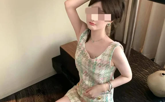 又一个大瓜!女网红与人在厕所发生关系,聊天记录曝光