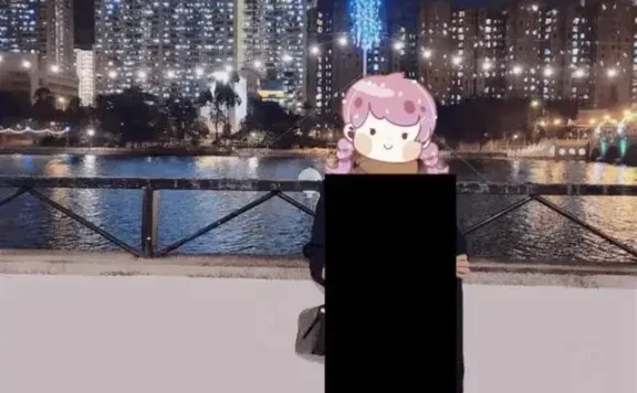 香港40岁辣妈晒照片视频引热议,公共场所拍120多张照片56分钟视频!