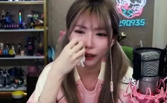 周淑怡被造黄谣崩溃大哭,户外一哥认怂下跪致歉!