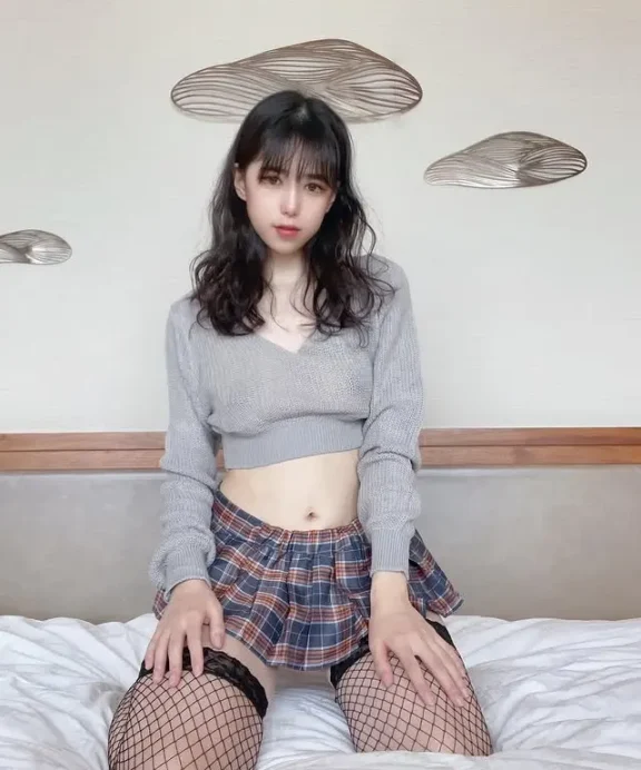 EllieLi艾栗栗的个人资料简介,最新照片